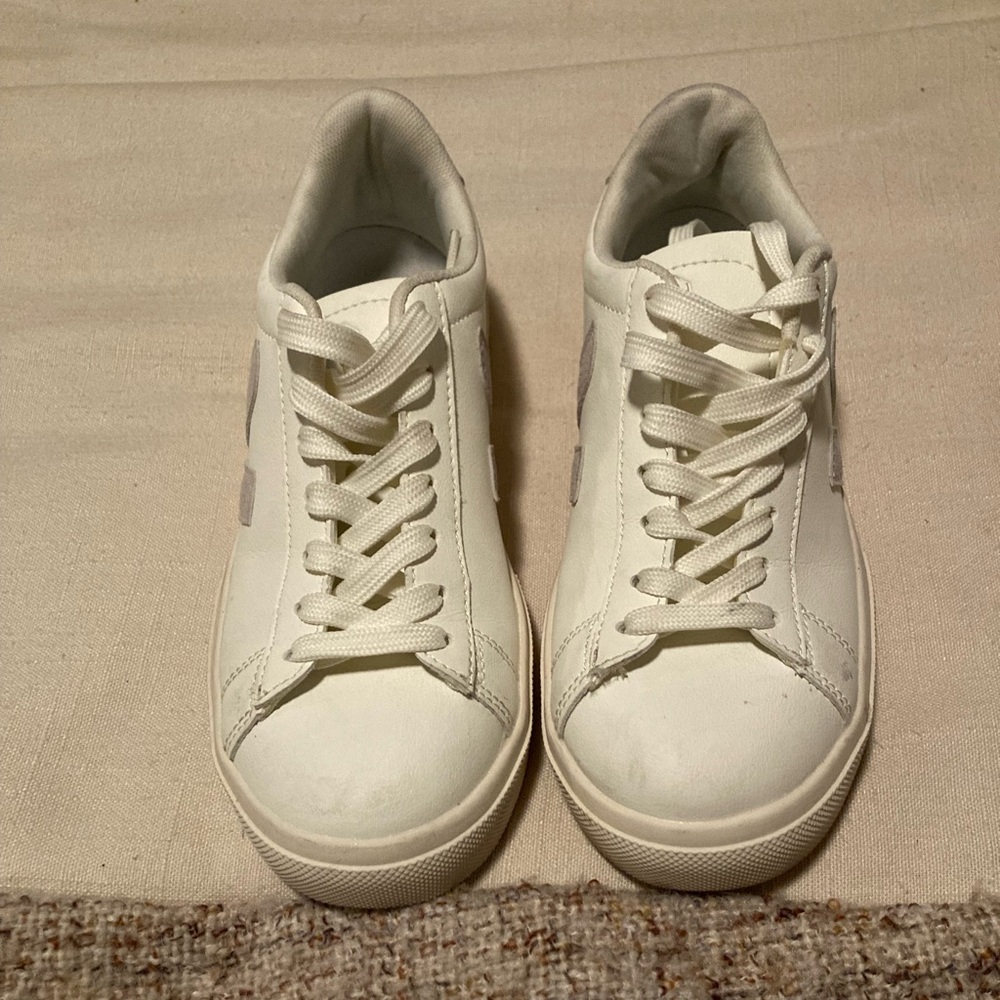 Veja White Leather Sneakers- size 7